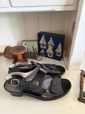 Waldlaufer Black Patent Leather Comfort Sandals